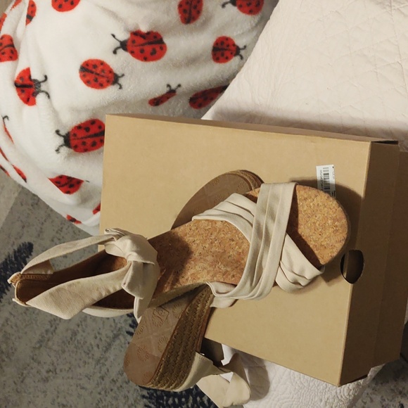 UGG 2" wedge Sandals for the summer - Picture 5 of 5